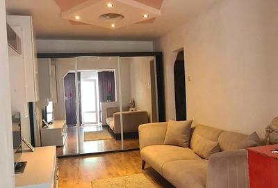 Apartament cu 3 camere semidecomandat în Central - 1