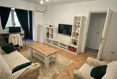 Apartament cu 3 camere semidecomandat, mobilat în Complex Studențesc