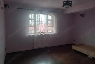 Casă cu 8 camere cu Canalizare în Km 5 - 2