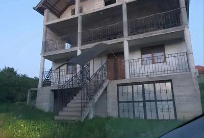 Casă cu 3 camere în Lunca - 1