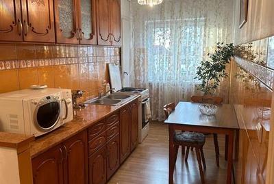 Apartament cu 3 camere decomandat, mobilat în Vasile Aaron - 2