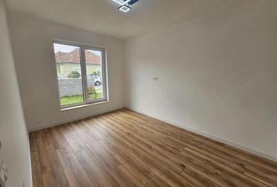 Duplex pe parter. Vatra veche a satului. Disponibil imediat - 3