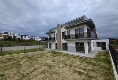 DUPLEX PREMIUM P+E+R CU PANORAMA CART VORONET DUPLEX PREMIUM P+E+R CU PANORAMA CART VORONET - 5