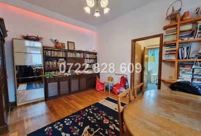 Casă cu 5 camere cu Teren 100 Mp în Central