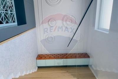 Casă cu 14 camere cu Teren 360 Mp în Central - 8