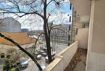 Apartament cu 2 camere decomandat în P-ța Unirii