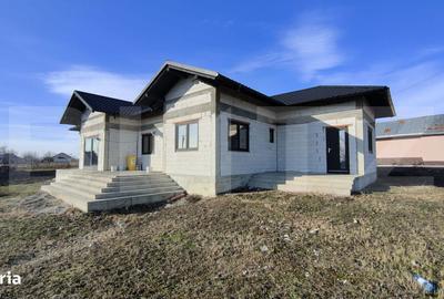 Casă cu 4 camere cu Teren 1300 Mp în Bosanci - 2