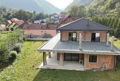 Casă cu 7 camere cu Canalizare în Gura Râului - 5