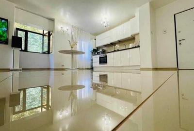 Apartament cu 3 camere decomandat în 1 Mai