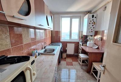 Apartament cu 3 camere decomandat în 9 Mai - 9