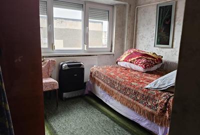 Apartament cu 3 camere decomandat în Barieră - 2