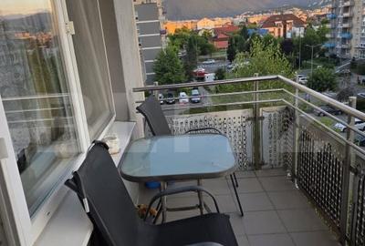 Apartament cu 2 camere decomandat, mobilat în Tractorul