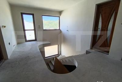 Casă cu 5 camere cu Teren 404 Mp în Central - 1