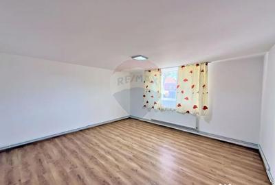 Casă cu 7 camere cu Teren 590 Mp în Macea - 14