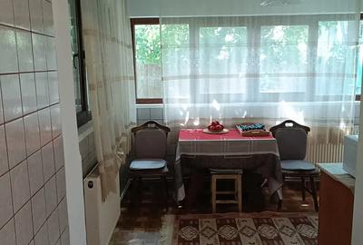 Casă cu 6 camere cu Teren 365 Mp în Mogoșoaia