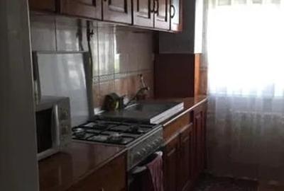 Apartament 2 camere, 56 m², etaj 4/4 – Central (în spate la Unic)