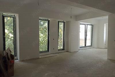 Spațiu comercial, de 340 mp, în P-ța Romană - 2