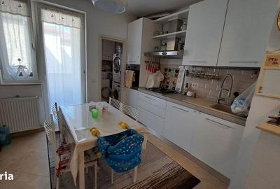 Apartament cu 4 camere decomandat în Central
