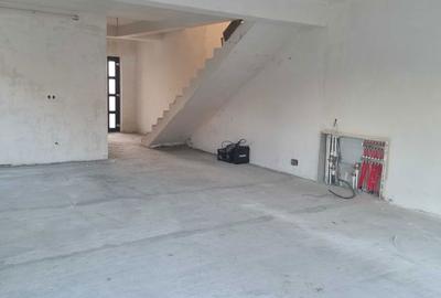 Casă cu 4 camere în Central - 3