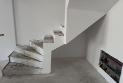 Penthouse cu 3 camere decomandat în Berceni - 2