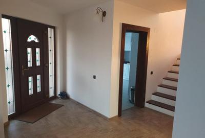 Casă cu 5 camere cu Teren 2200 Mp în Central
