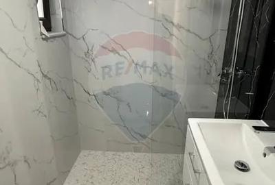 Apartament cu 3 camere decomandat în Sud