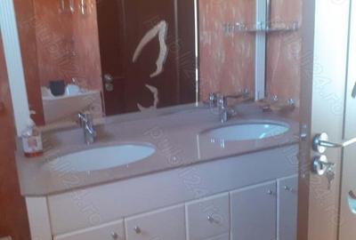 Casa de lux de vanzare in Pucioasa - 8