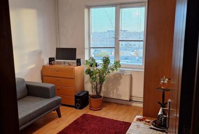 Apartament cu 3 camere decomandat în Rahova - 1