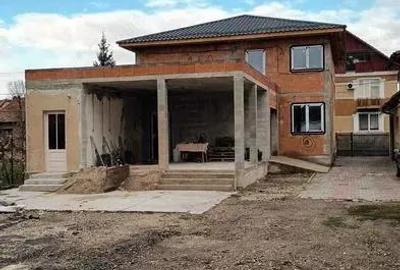 Casă cu Teren 800 Mp în Central