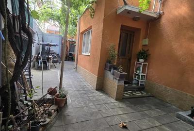 Casă cu 3 camere cu Teren 170 Mp în Central - 1