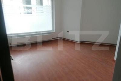 Spațiu comercial, de 690 mp, în Policlinica - 9