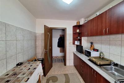 Apartament cu 2 camere semidecomandat, mobilat în 9 Mai - 7