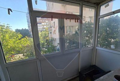 DE VANZARE Apartament cu 4 camere in zona 1 DECEMBRIE 1918 - 1