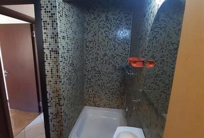 Casă cu 5 camere cu Teren 100 Mp în Vatra Luminoasă