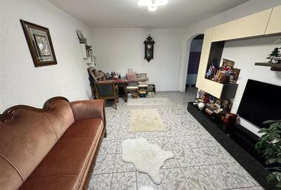 3 camere, etaj 3 cu acoperis, 2 balcoane , 2 bai, zona centrala - 4