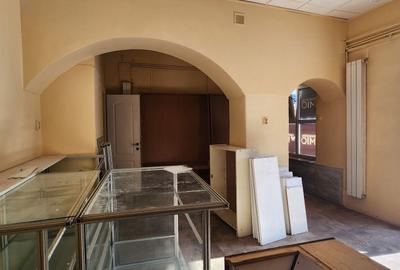 Spațiu comercial, de 30 mp, în Central - 3