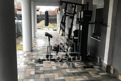 Casa individuala cu 7 camere si hala service,teren 600 mp... - 2