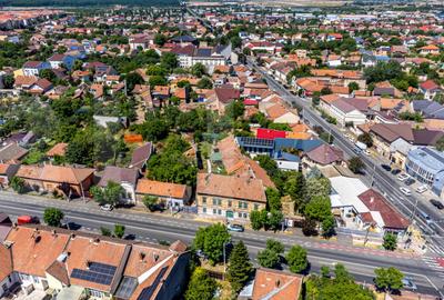 Casă cu 5 camere cu Teren 1015 Mp în Central