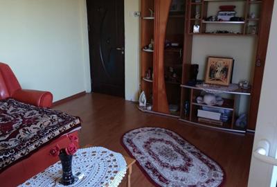 Vand apartament 3 camere decomandat Lugoj pe malul Timisului.