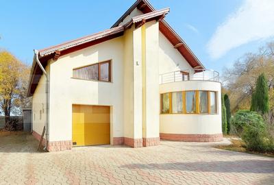 Casă cu 5 camere cu Teren 1199 Mp în Central
