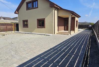 Casă cu 4 camere cu Teren 1100 Mp în Central - 3