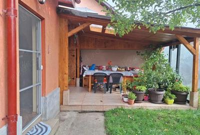 Casă cu 5 camere cu Teren 280 Mp în Roșu - 3