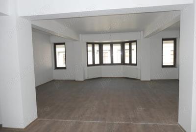 Spațiu comercial, de 180 mp, în Central - 2