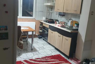 Apartament cu 3 camere semidecomandat, mobilat în Berceni - 1