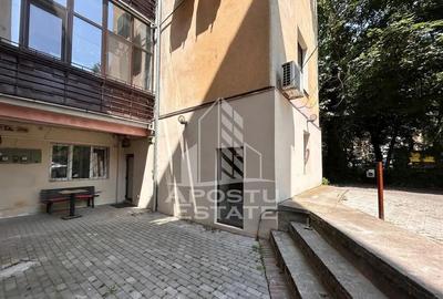 Spațiu comercial, de 27 mp, în Medicină - 2