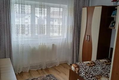 Apartament cu 3 camere decomandat în Pucioasa - 1