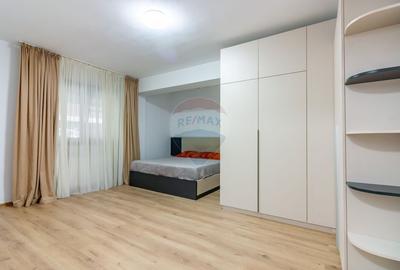 Apartament cu 4 camere decomandat, mobilat în Central