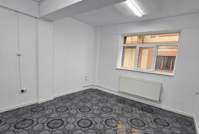 CENTRAL zona stradala , de inch. spatiu 250 mp utili - 1