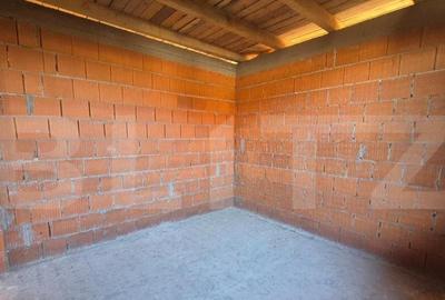 Casa la rosu, 4 camere, 145,31 mp utili, 715 mp teren, zona - 2