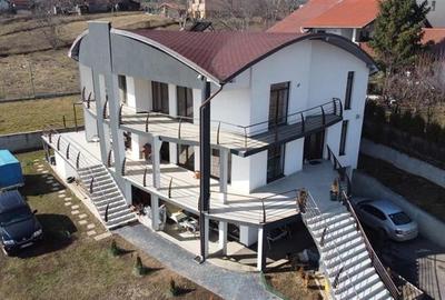 Casa individuala 418 mp utili, 2000 mp teren ,cartier Dambul Rotund! - 2